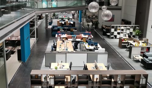 設計驅動創新，服務贏得信賴 中山市品盛家具攜冠品盛辦公家具深耕會務服務新篇章